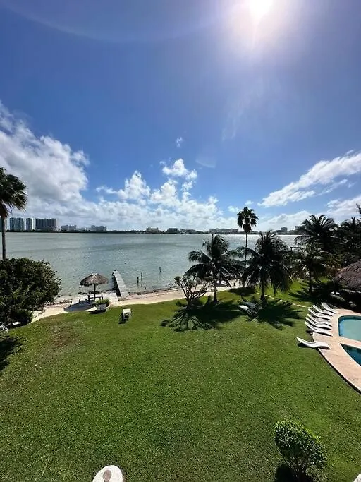 Lagoon-Front House In Hotel Zone Central Location With Easy Access To Top Attractions Канкун Вилла