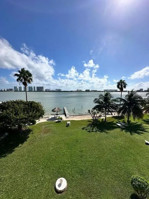 Lagoon-Front House In Hotel Zone Central Location With Easy Access To Top Attractions Канкун Вилла